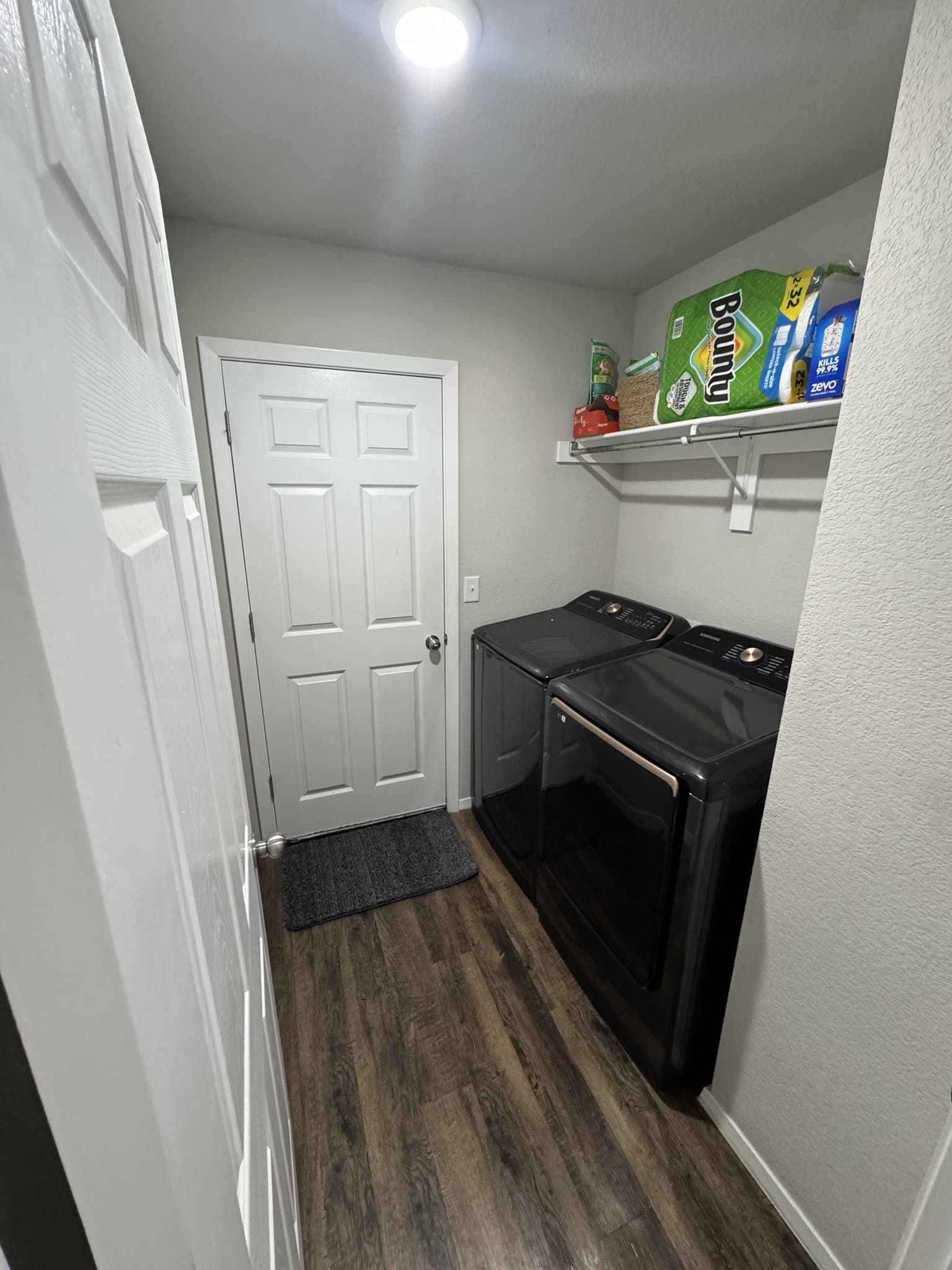 Fayetteville House: 733 S Jaybird Ln