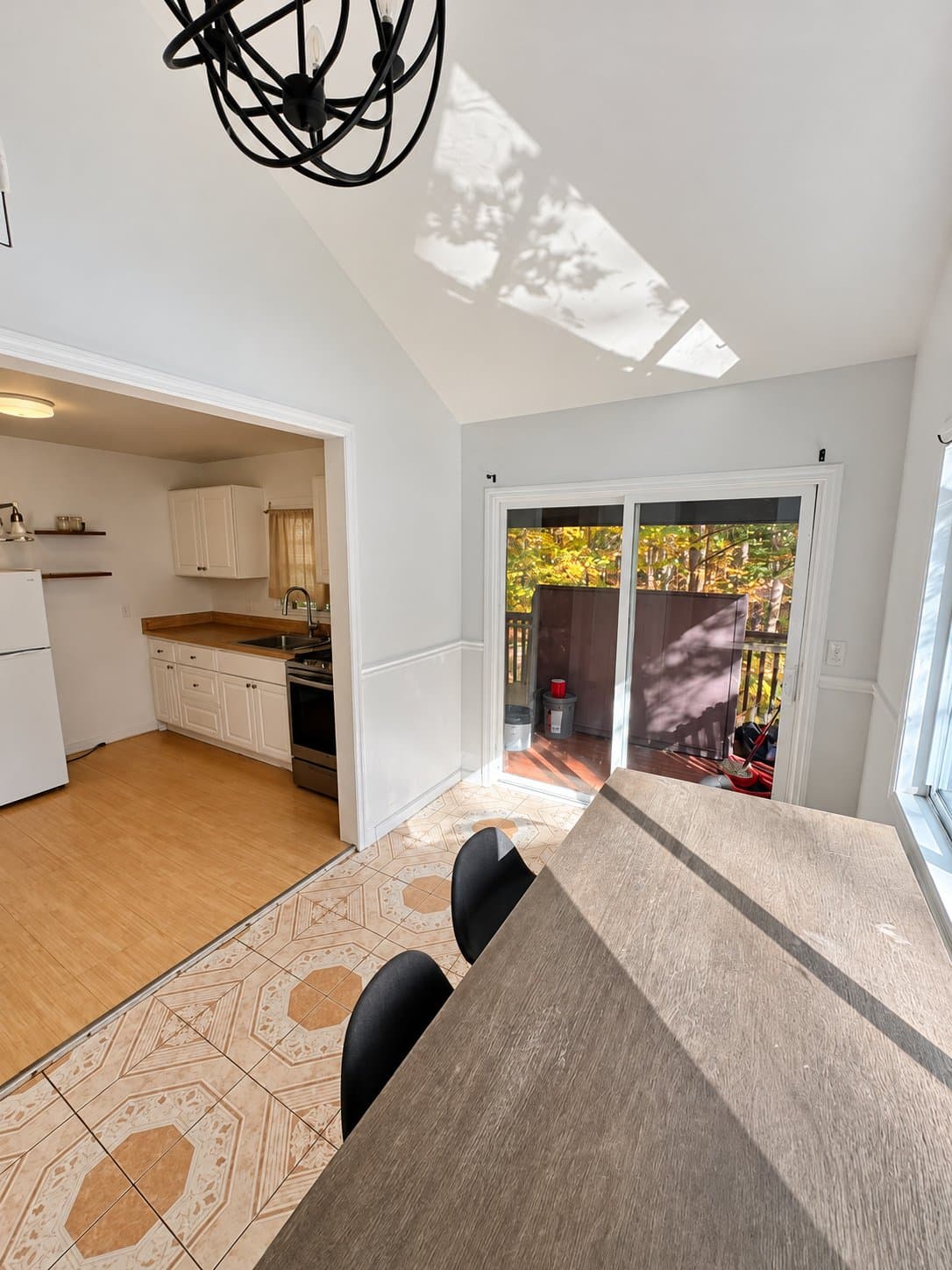 Monroe House: 17 Higgins Trl