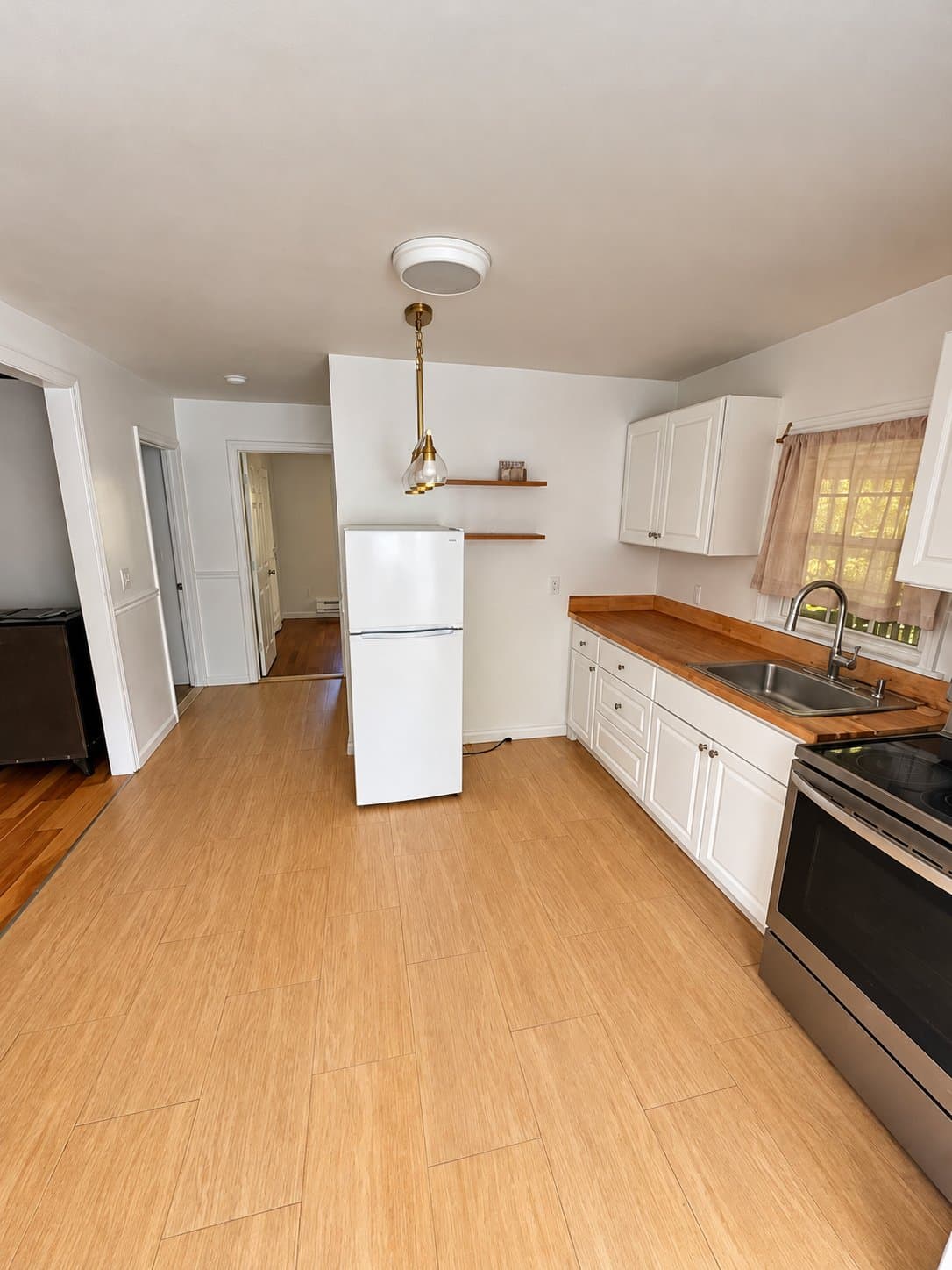 Monroe House: 17 Higgins Trl