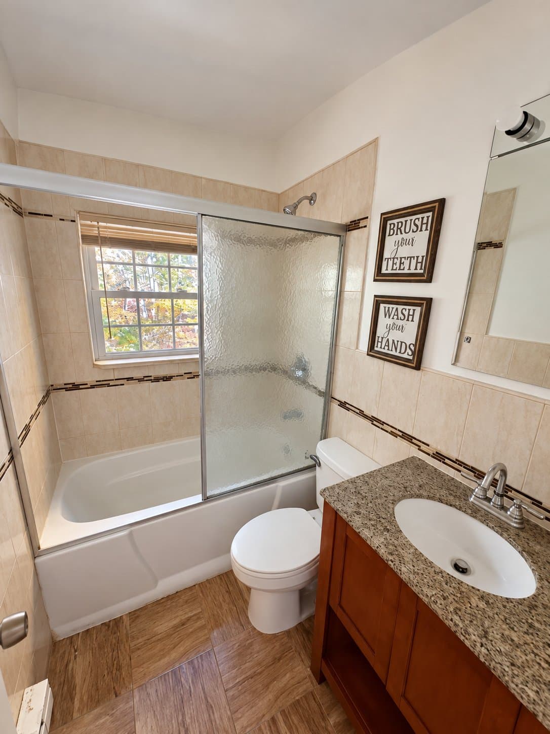 Monroe House: 17 Higgins Trl