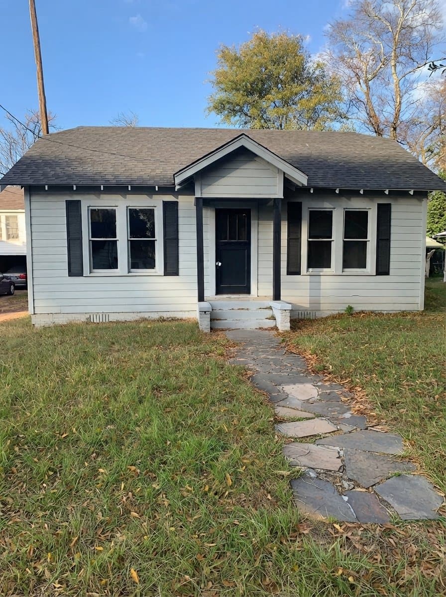 Henderson House: 109 E Lakeview St