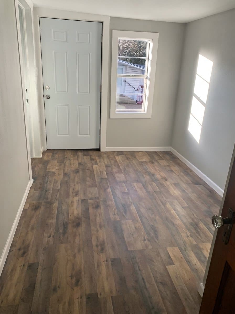 Henderson House: 109 E Lakeview St
