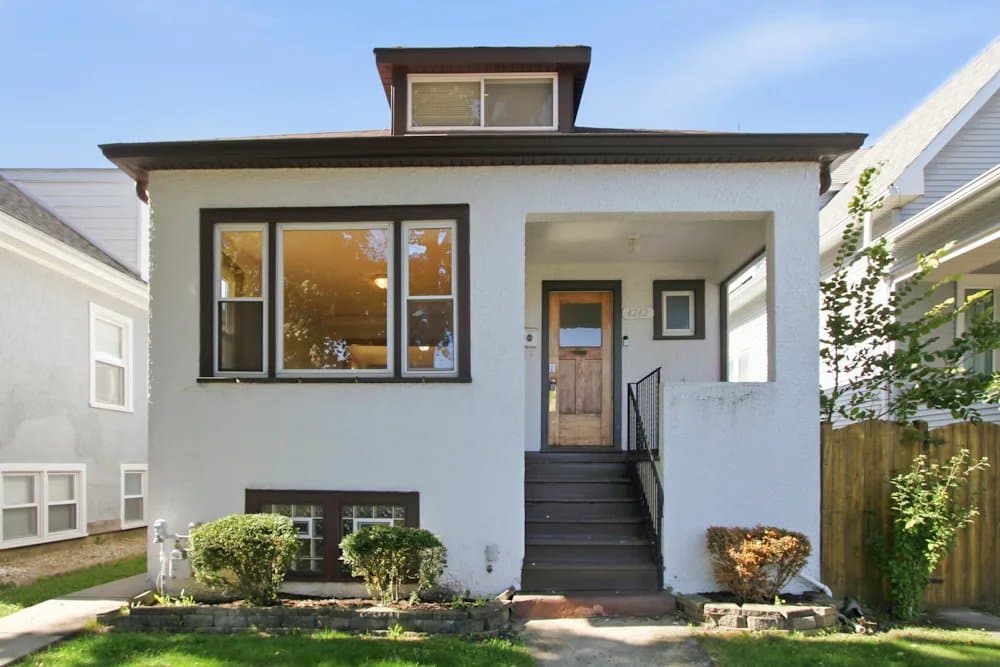Chicago House: 4242 N Moody Ave