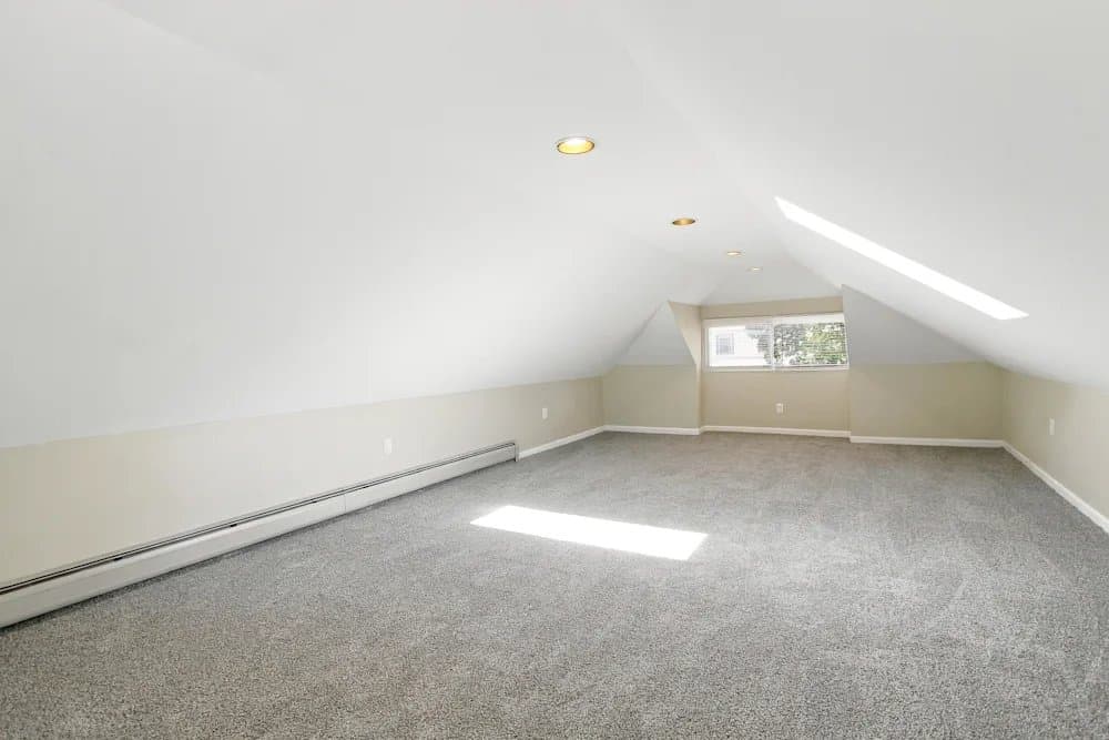 Chicago House: 4242 N Moody Ave