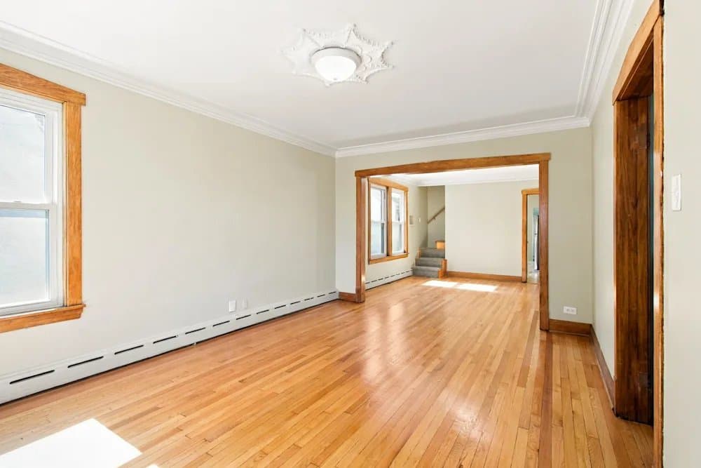 Chicago House: 4242 N Moody Ave