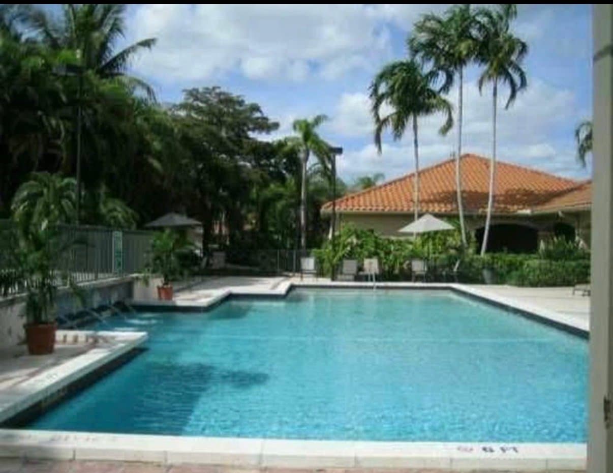 Hialeah Condo: 18308 NW 68th