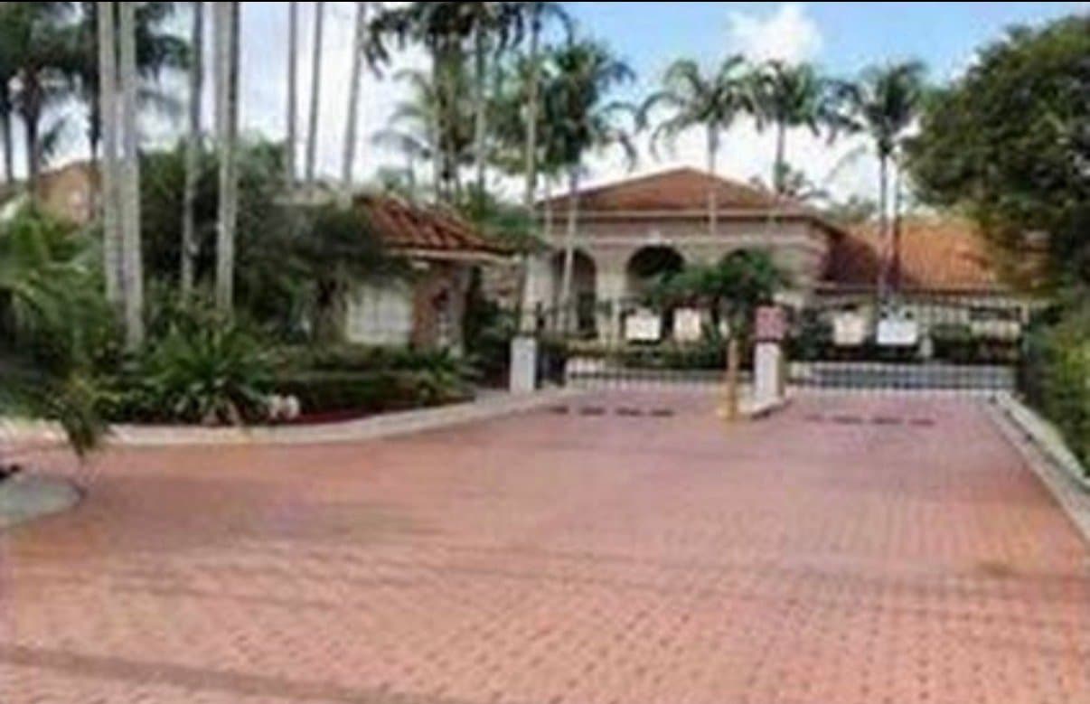 Hialeah Condo: 18308 NW 68th
