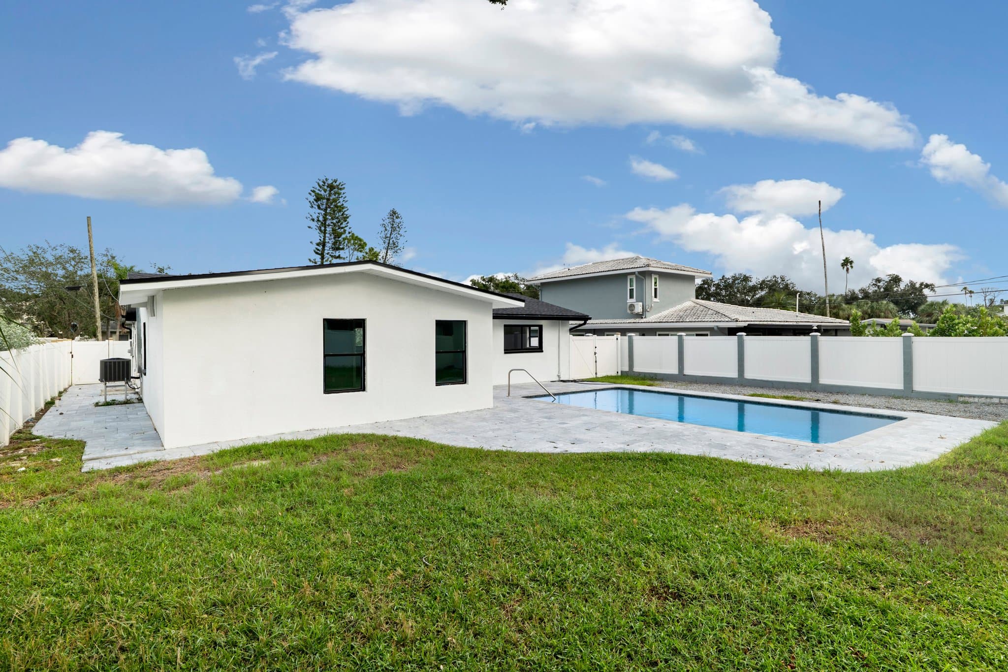 Saint Petersburg House: 4310 Huntington St NE