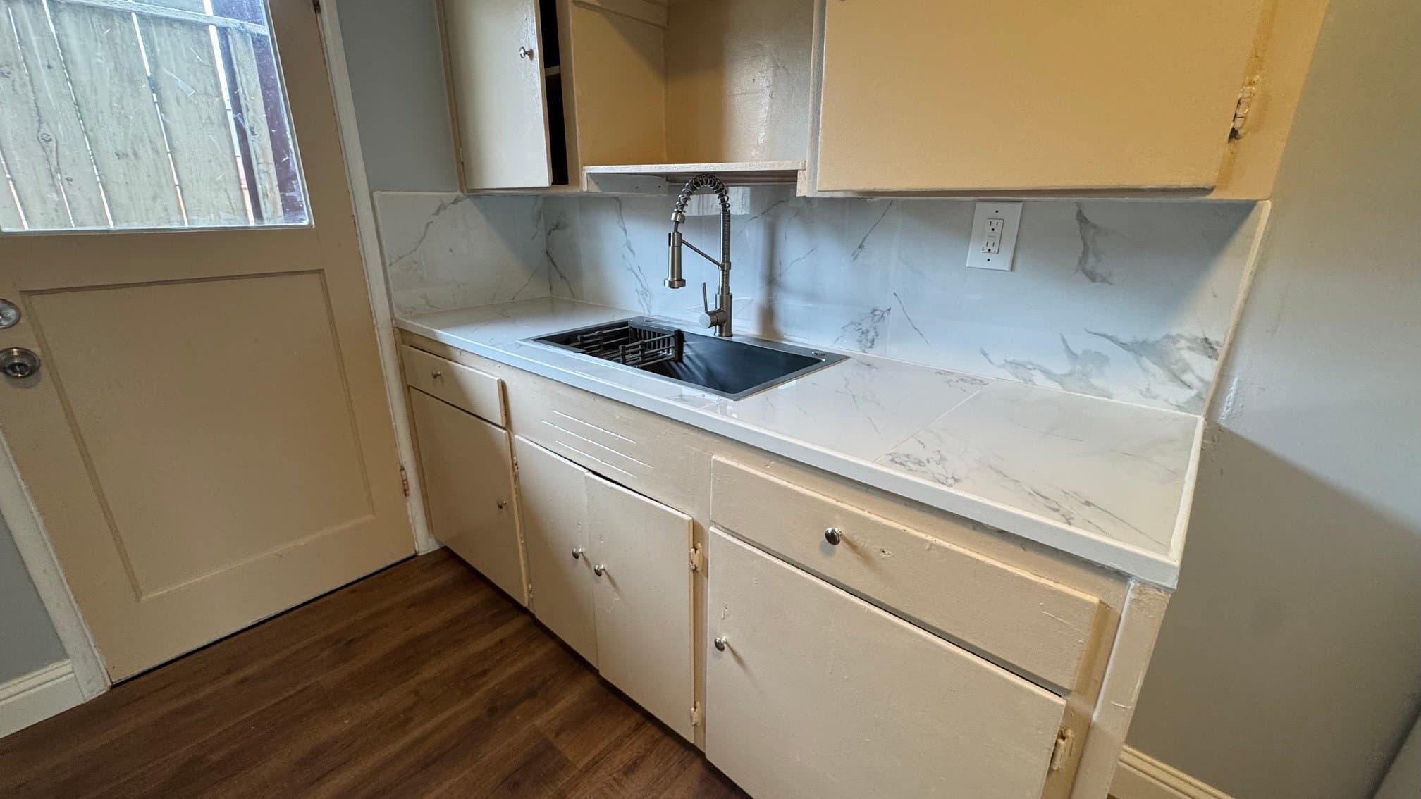 Seaside Apartment: 1286 La Jolla Ave