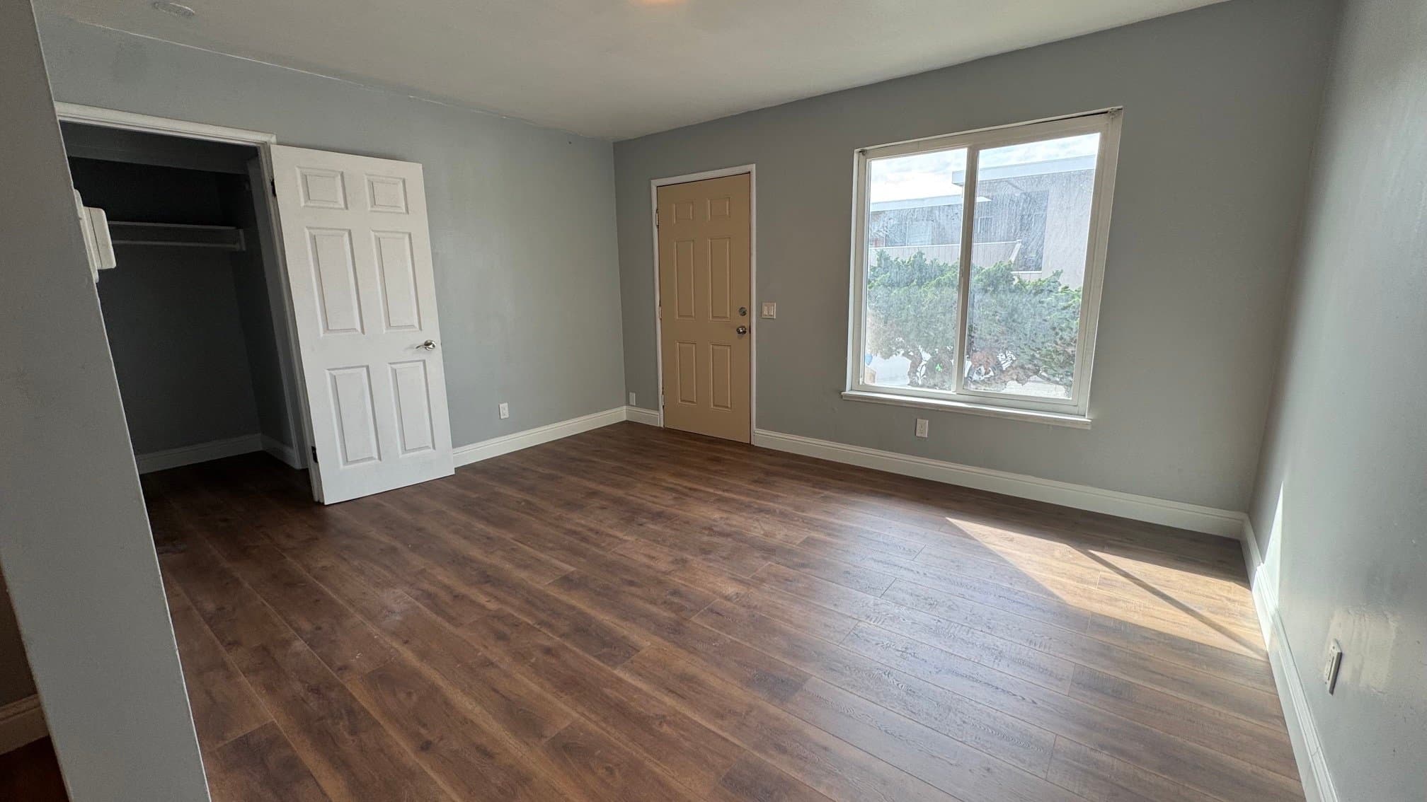Seaside Apartment: 1286 La Jolla Ave