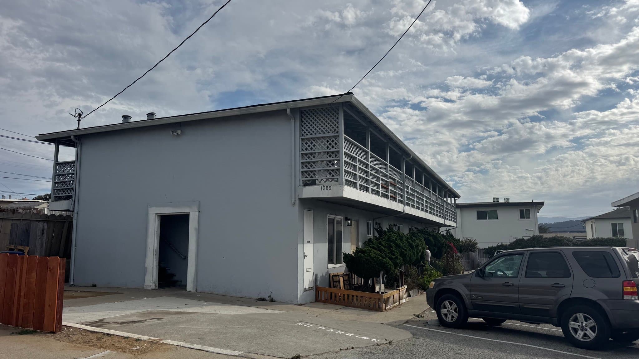 Seaside Apartment: 1286 La Jolla Ave
