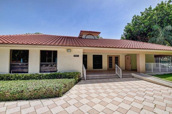 Boca Raton Condo: 321 Norwood Terrace N123