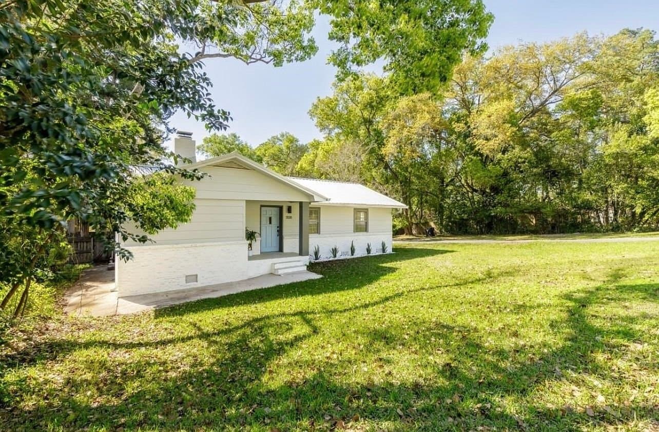 Tallahassee House: 1108 Cuerno St