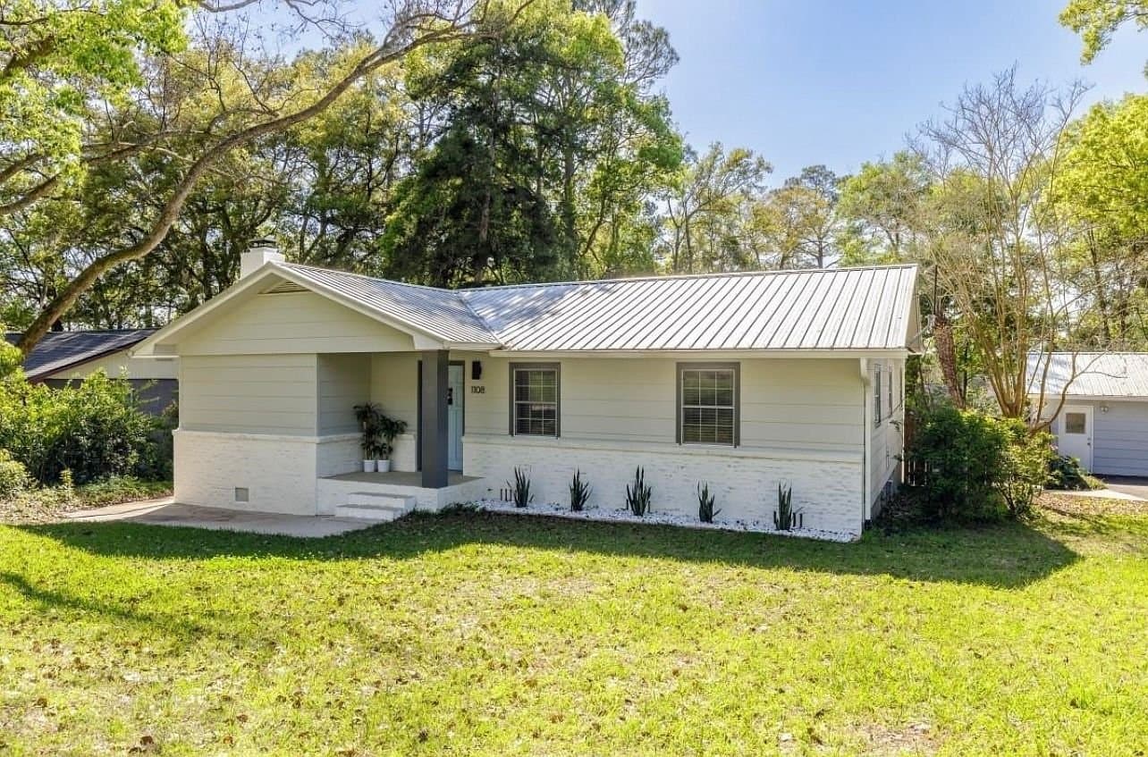 Tallahassee House: 1108 Cuerno St