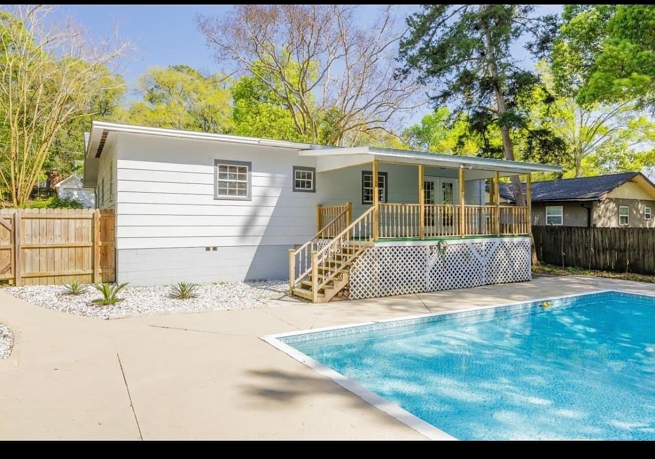 Tallahassee House: 1108 Cuerno St