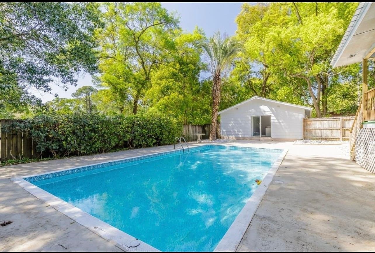 Tallahassee House: 1108 Cuerno St