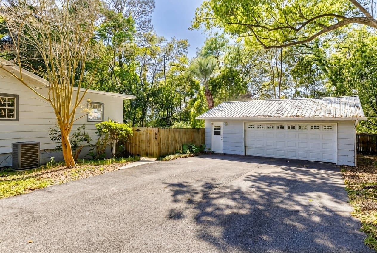 Tallahassee House: 1108 Cuerno St