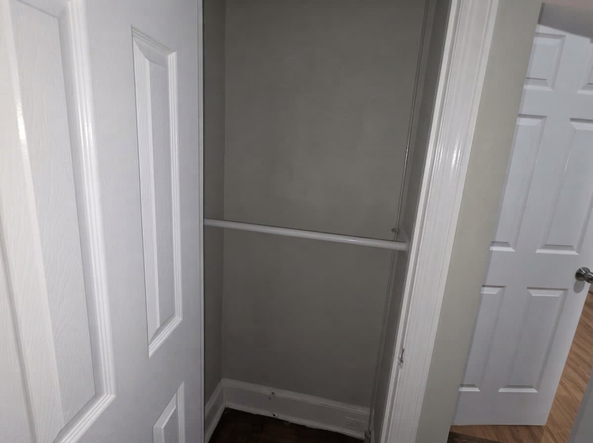 Newark Apartment: 183 Scheerer Ave