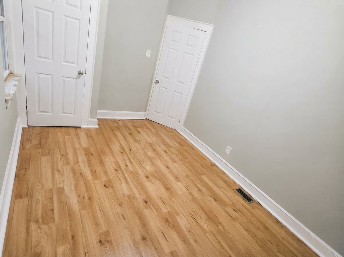 Newark Apartment: 183 Scheerer Ave