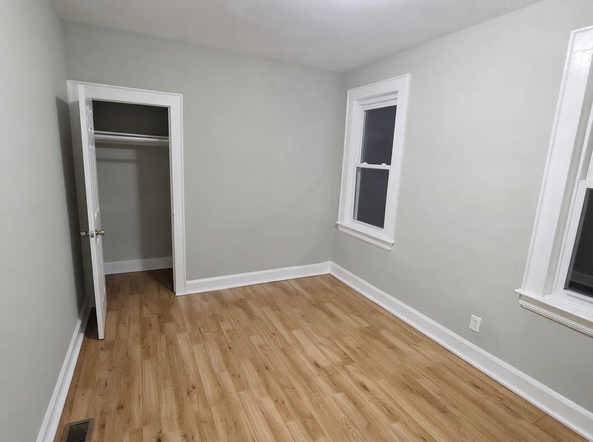 Newark Apartment: 183 Scheerer Ave