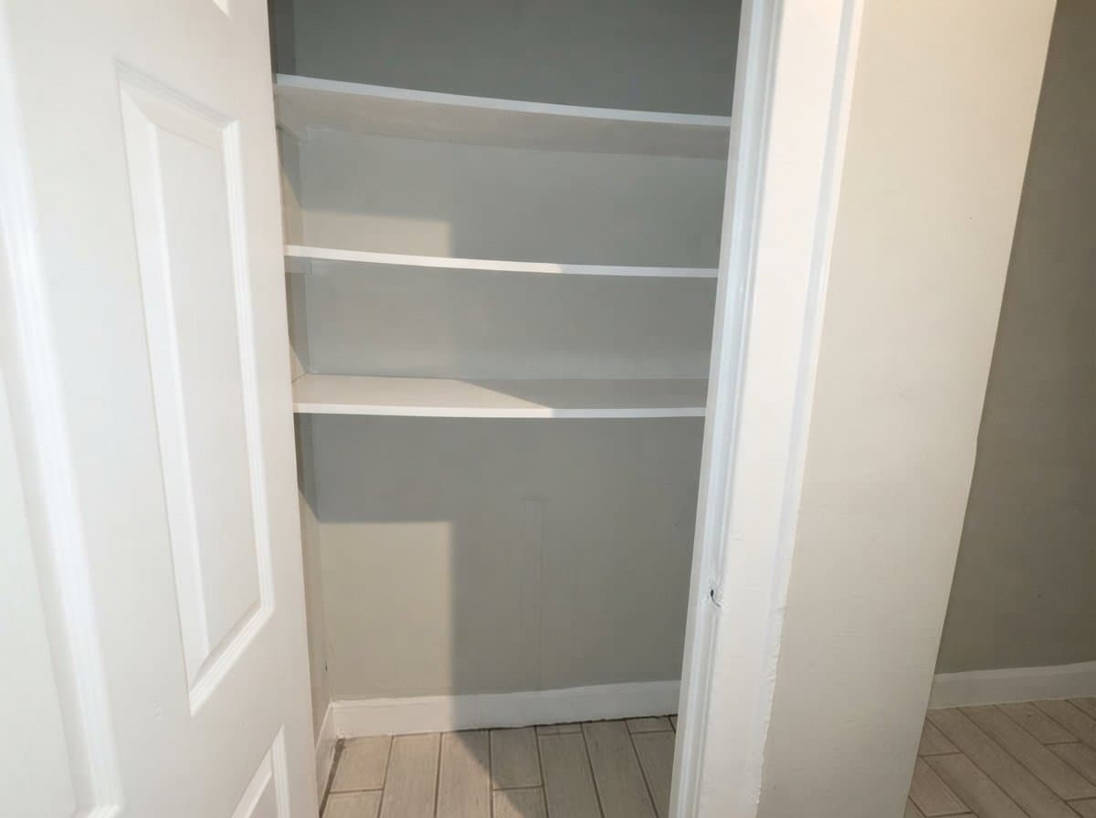 Newark Apartment: 183 Scheerer Ave
