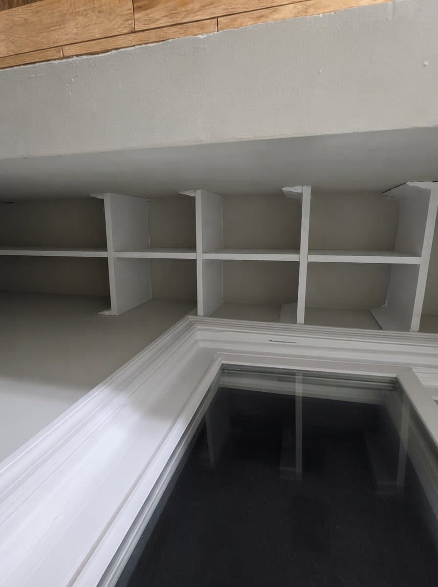 Newark Apartment: 183 Scheerer Ave