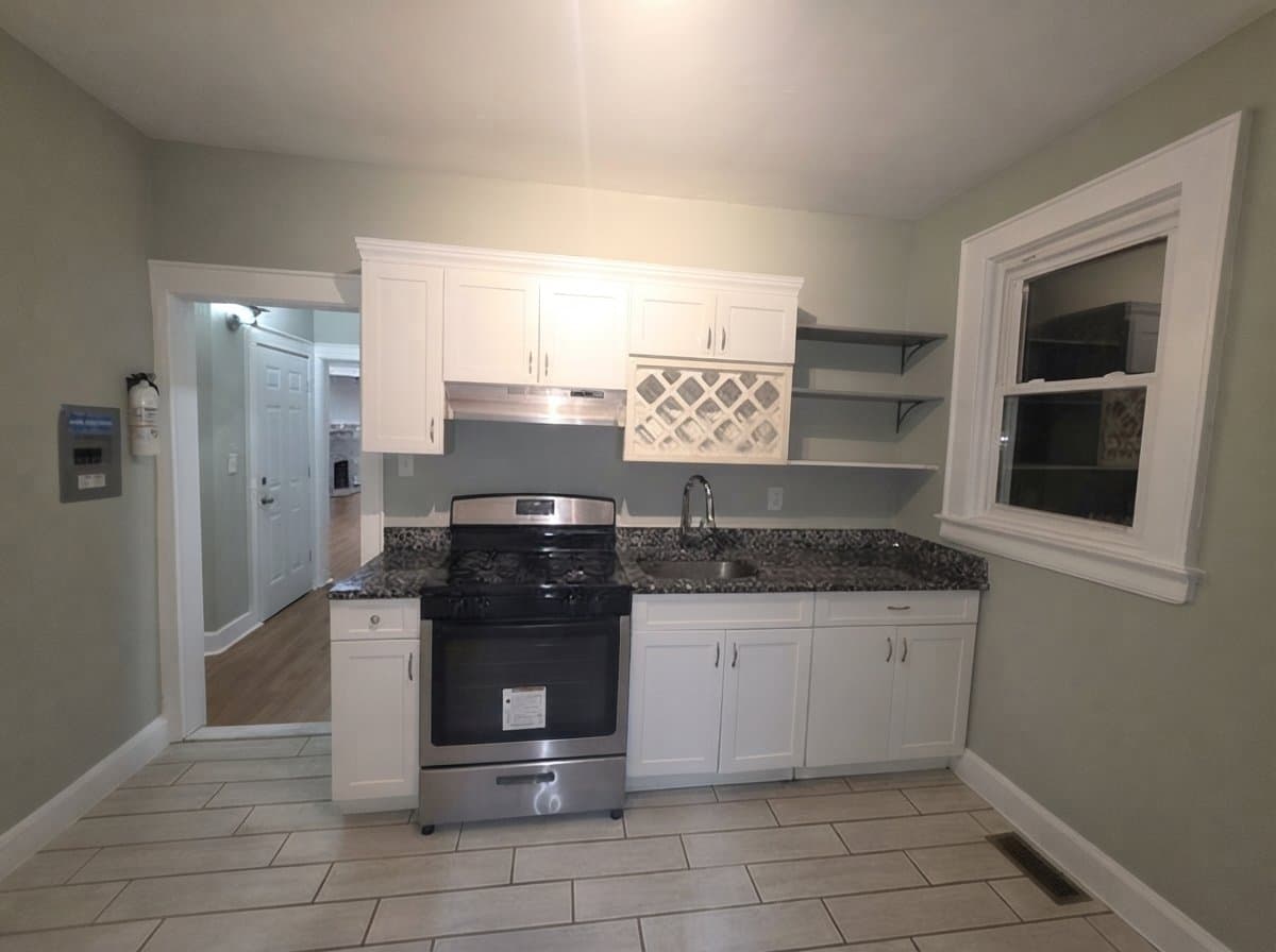 Newark Apartment: 183 Scheerer Ave