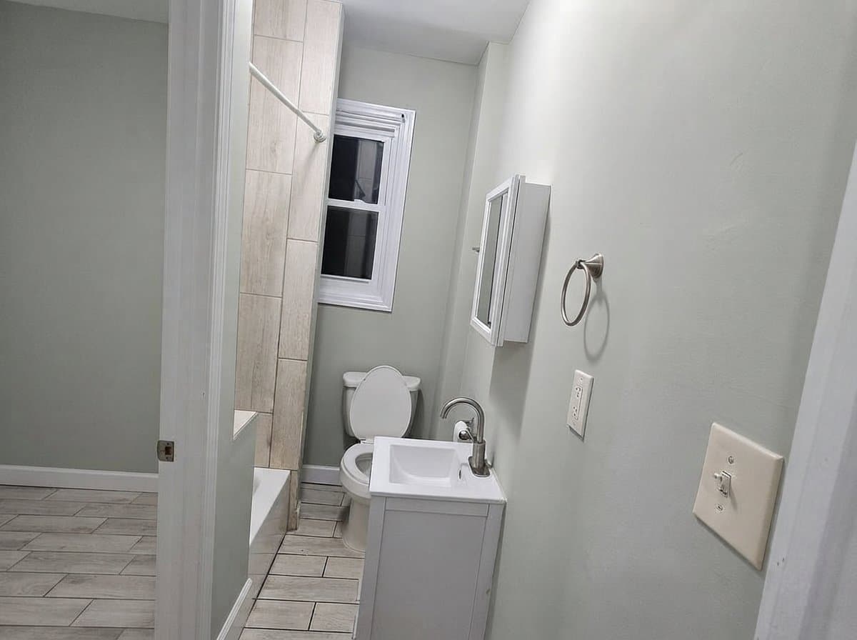 Newark Apartment: 183 Scheerer Ave