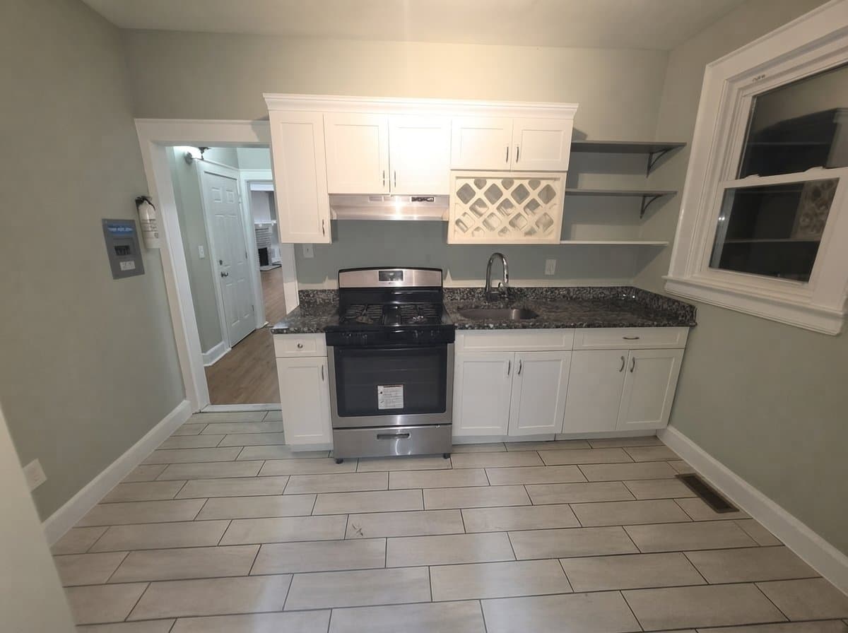 Newark Apartment: 183 Scheerer Ave