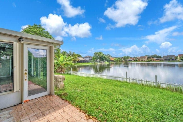 Pembroke Pines House: 1020 SW 99TH Avenue