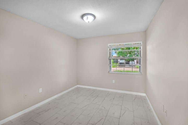 Pembroke Pines House: 1020 SW 99TH Avenue