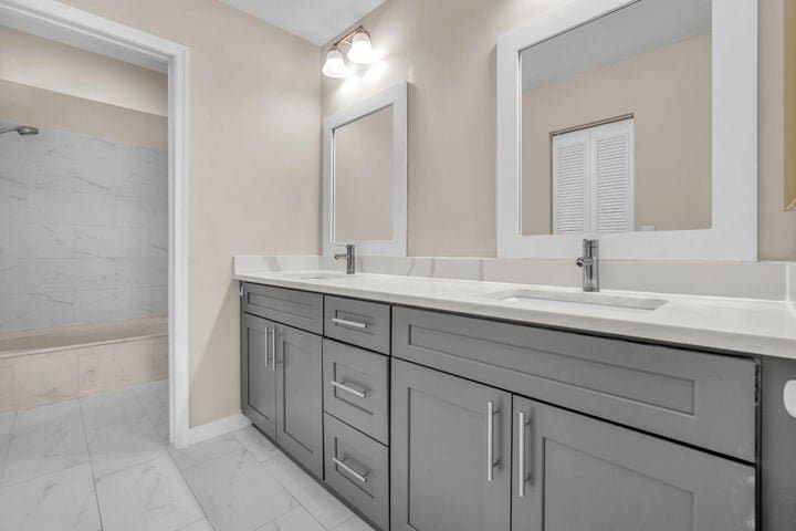 Pembroke Pines House: 1020 SW 99TH Avenue