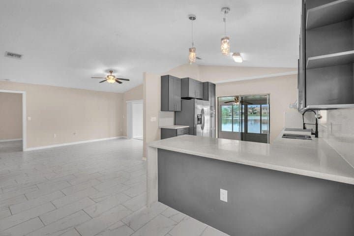 Pembroke Pines House: 1020 SW 99TH Avenue