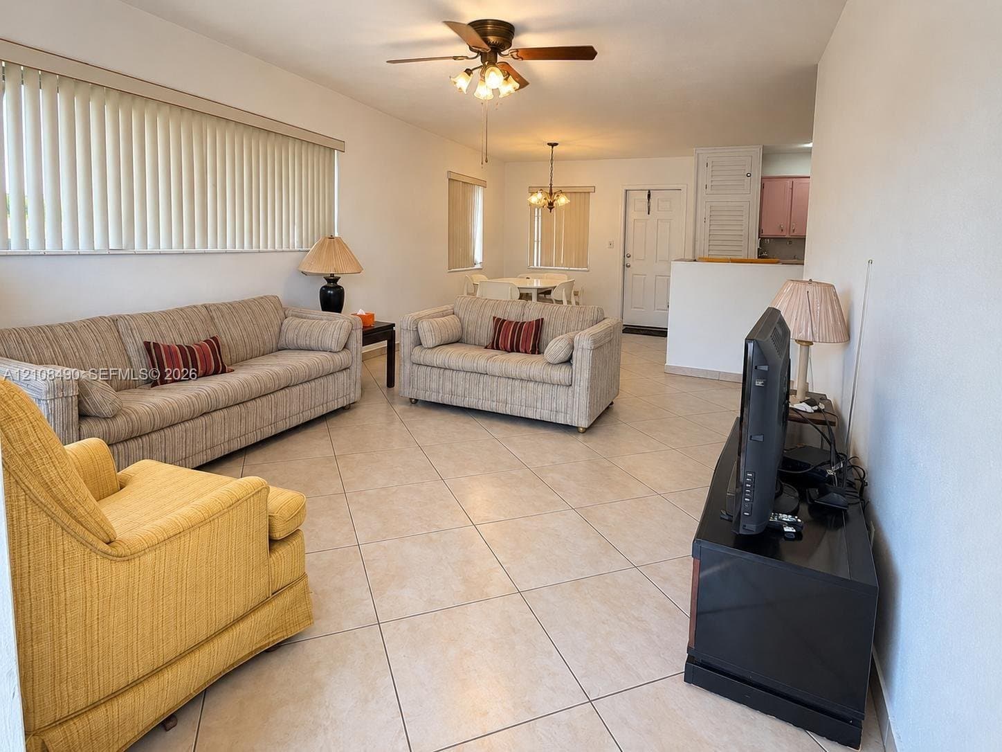 HOLLYWOOD Condo: 2317 Garfield St