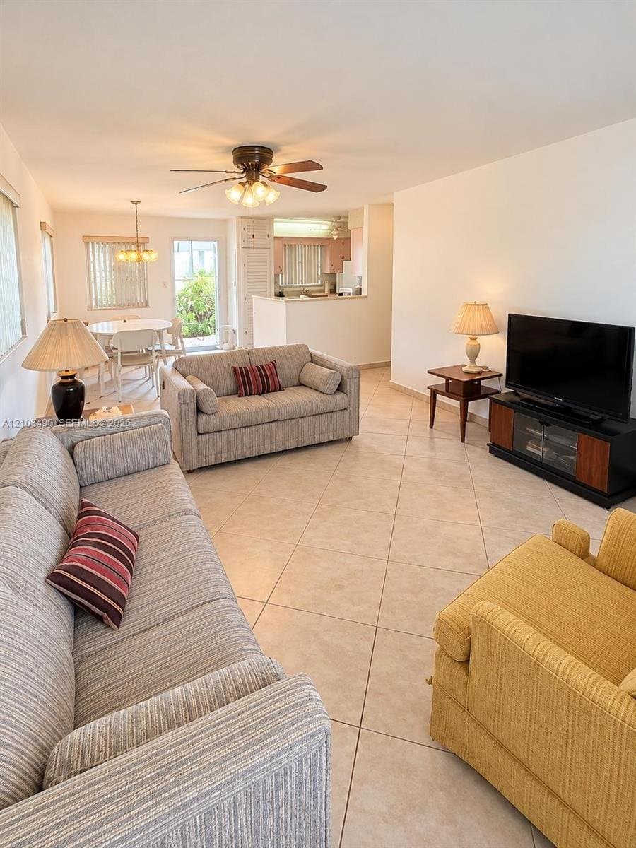 HOLLYWOOD Condo: 2317 Garfield St