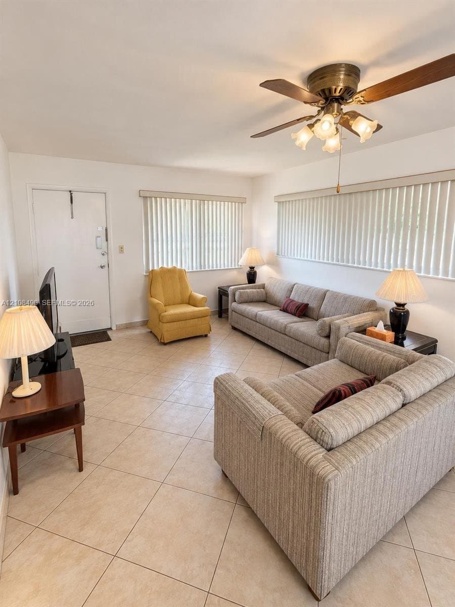 HOLLYWOOD Condo: 2317 Garfield St