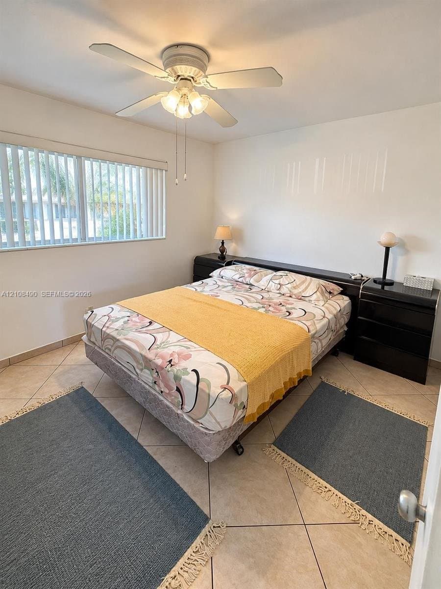 HOLLYWOOD Condo: 2317 Garfield St