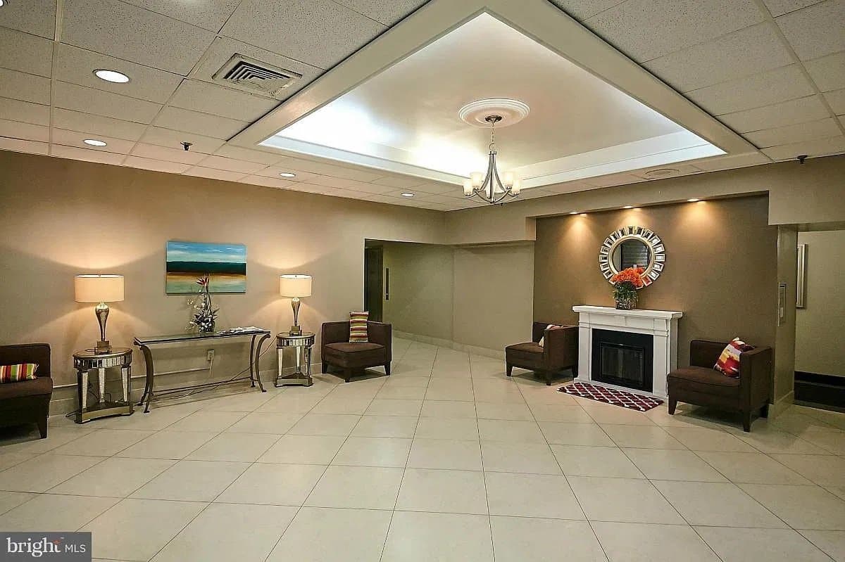 Alexandria Condo: 5911 Edsall Rd