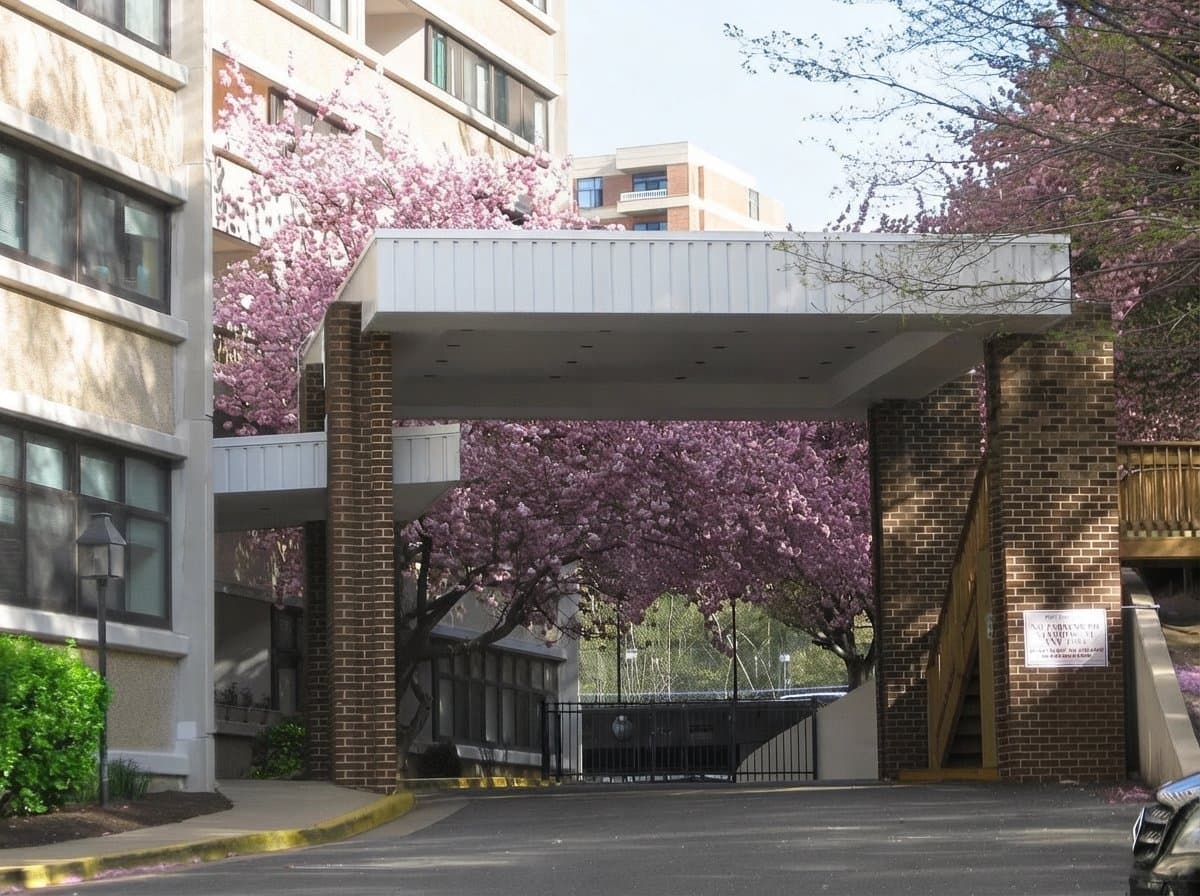 Alexandria Condo: 5911 Edsall Rd
