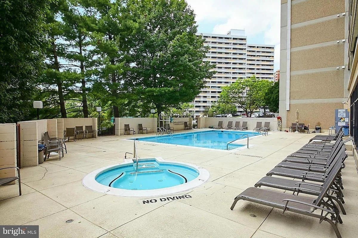 Alexandria Condo: 5911 Edsall Rd