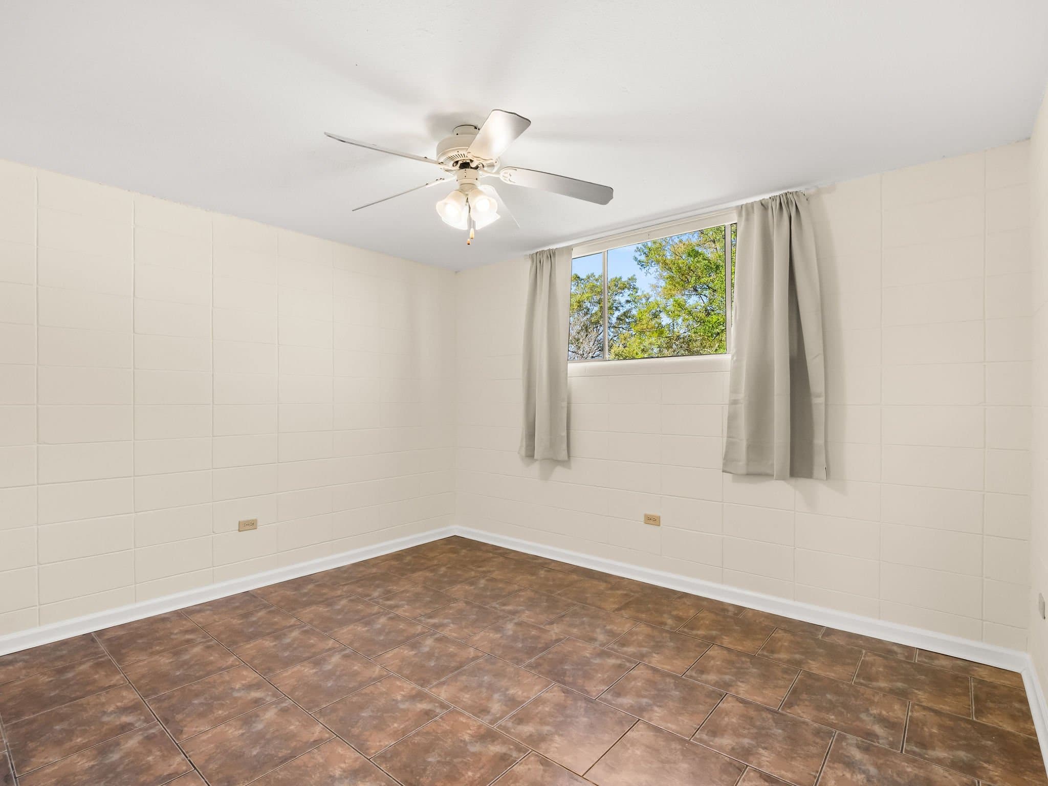 Lake Charles Apartment: 710 Iris St