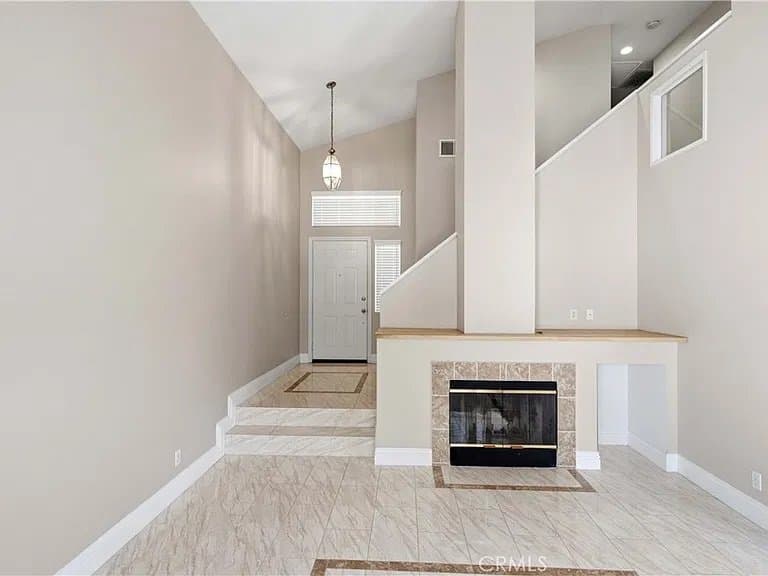 Corona House: 930 Primrose Ln