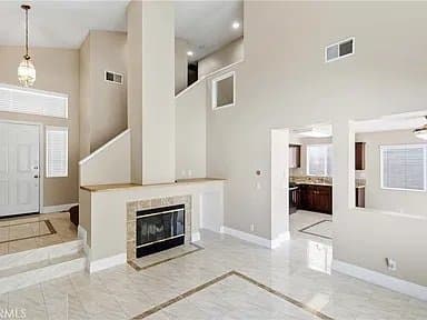 Corona House: 930 Primrose Ln