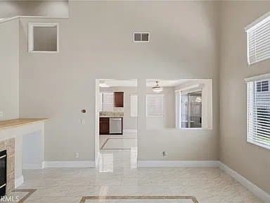 Corona House: 930 Primrose Ln