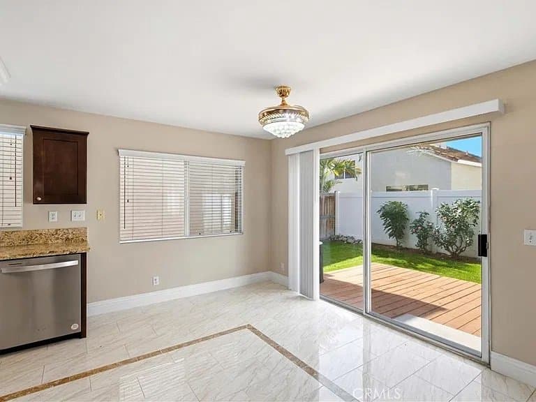 Corona House: 930 Primrose Ln