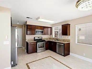 Corona House: 930 Primrose Ln