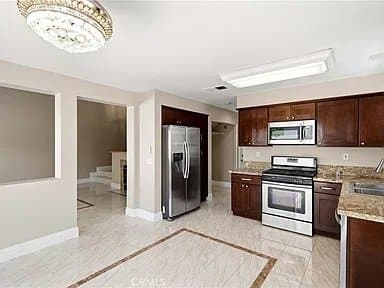 Corona House: 930 Primrose Ln