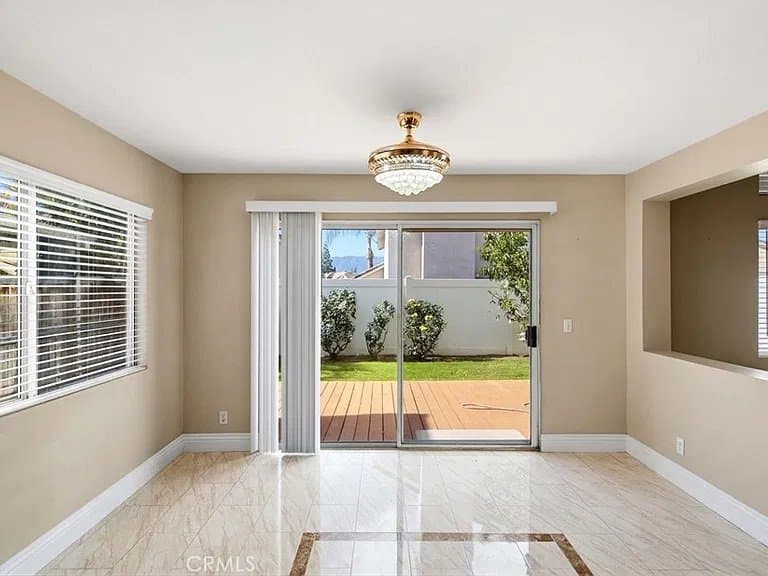 Corona House: 930 Primrose Ln