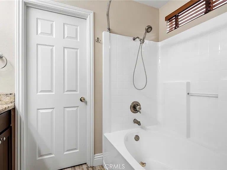 Corona House: 930 Primrose Ln
