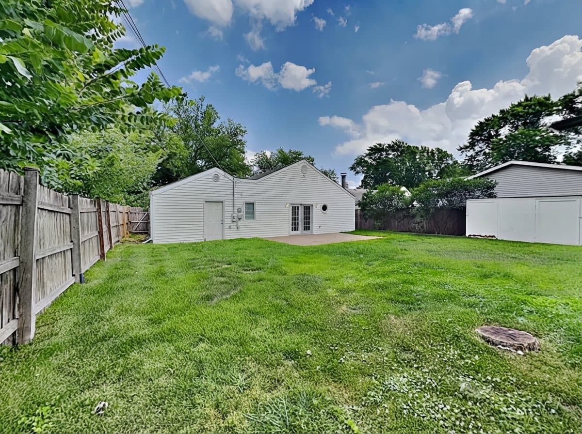 Oak Lawn House: 9225 S 49th Ct